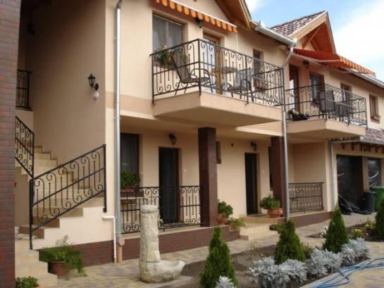 Mediterran Apartman Es Vendeghaz Hajdúszoboszló Exterior foto