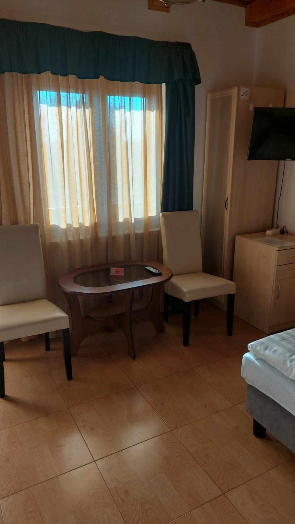 Mediterran Apartman Es Vendeghaz Hajdúszoboszló Exterior foto